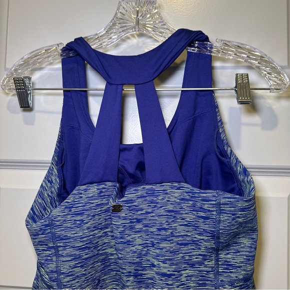 Road Runner Sports Blue Print V Neck Sleeveless Tank size M - Picture 7 of 9